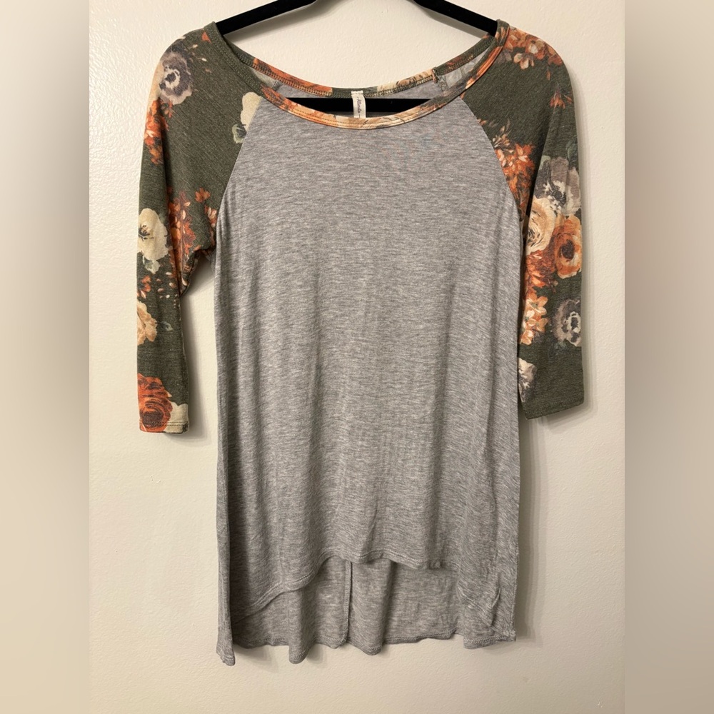 Stylish Gray Top with Floral Sleeves